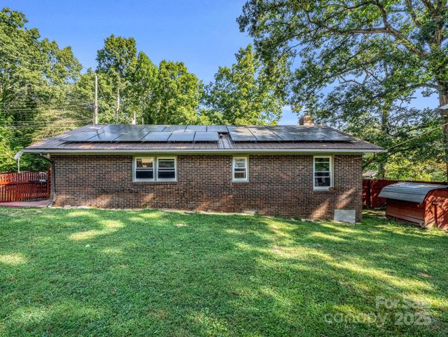 285 Cosmos Drive, Hendersonville, NC 28791