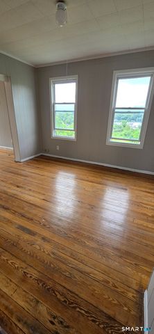 31 Sheffield Street 3rd, Waterbury, CT 06704