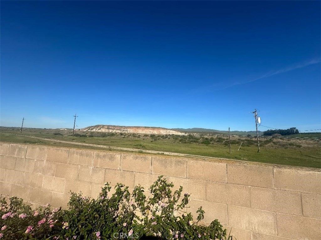 Image 4 of property listing at 1659 Floyd Court, Santa Maria, CA 93454