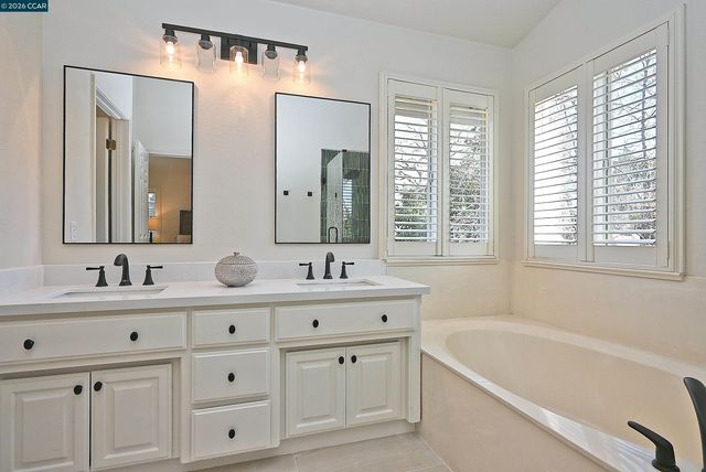 672 Enrica Ln, Walnut Creek, CA 94597