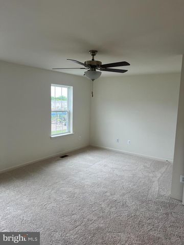 123 CLIFTON MNR, Falling Waters, WV 25419