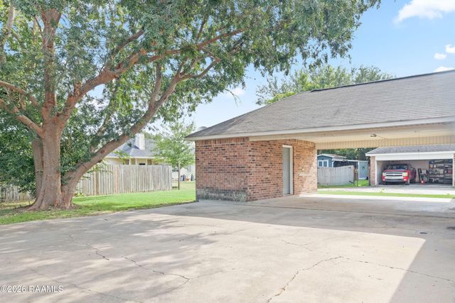 213 Sundown Drive, Broussard, LA 70518