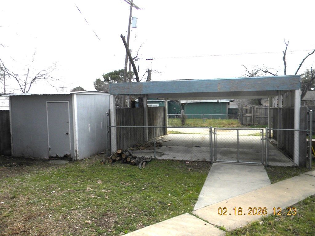 Image 13 of property listing at 2311 W Harris Avenue, San Angelo, TX 76901