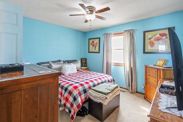 52 Brook Circle, Pella, IA 50219