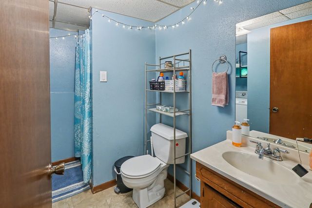 52 Brook Circle, Pella, IA 50219