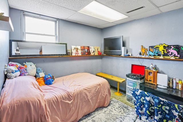 52 Brook Circle, Pella, IA 50219