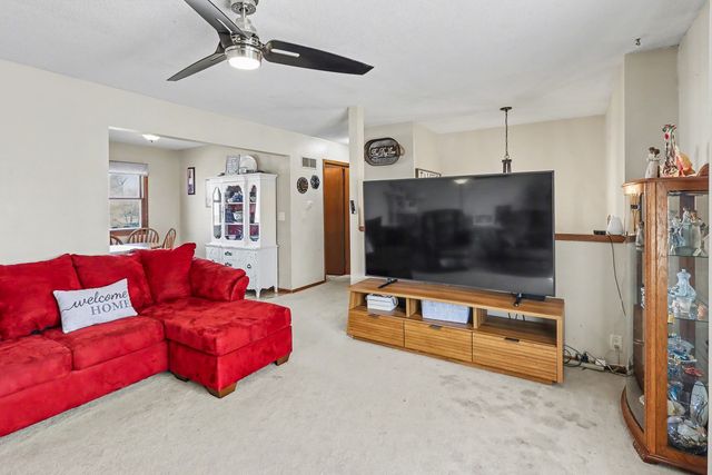 52 Brook Circle, Pella, IA 50219