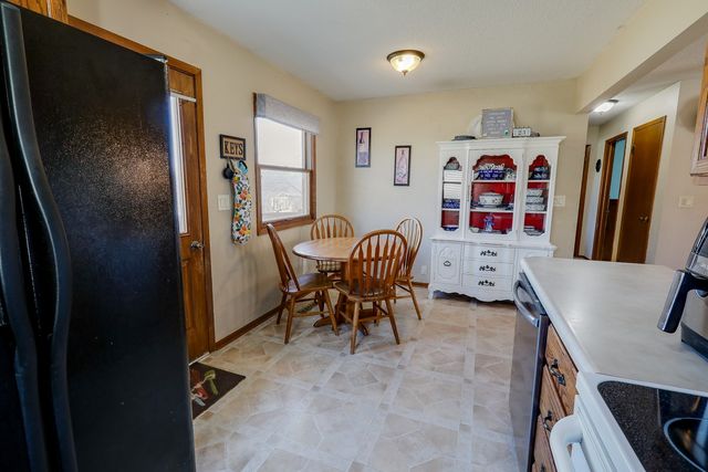 52 Brook Circle, Pella, IA 50219