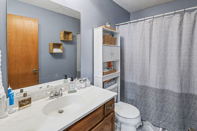 52 Brook Circle, Pella, IA 50219