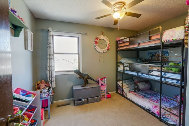 52 Brook Circle, Pella, IA 50219