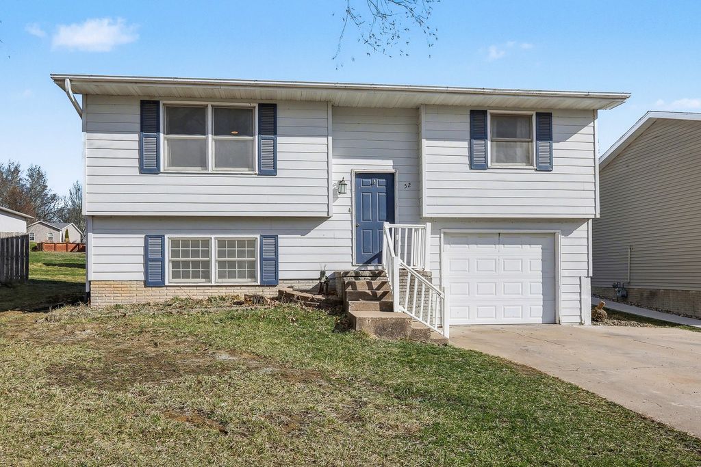 52 Brook Circle, Pella, IA 50219