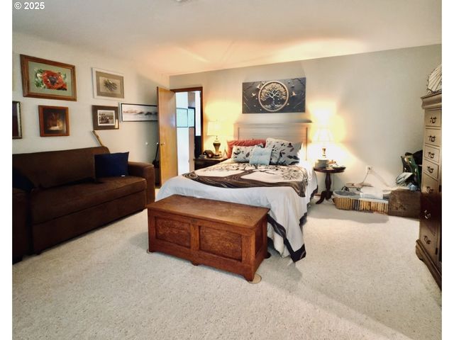 1470 GLENWOOD Dr, Brookings, OR 97415