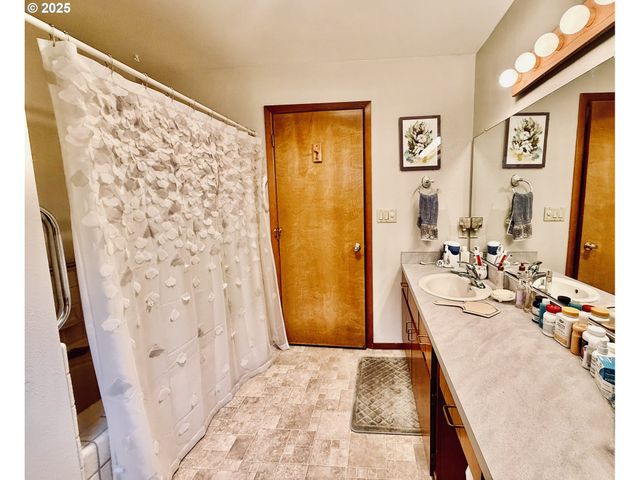 1470 GLENWOOD Dr, Brookings, OR 97415
