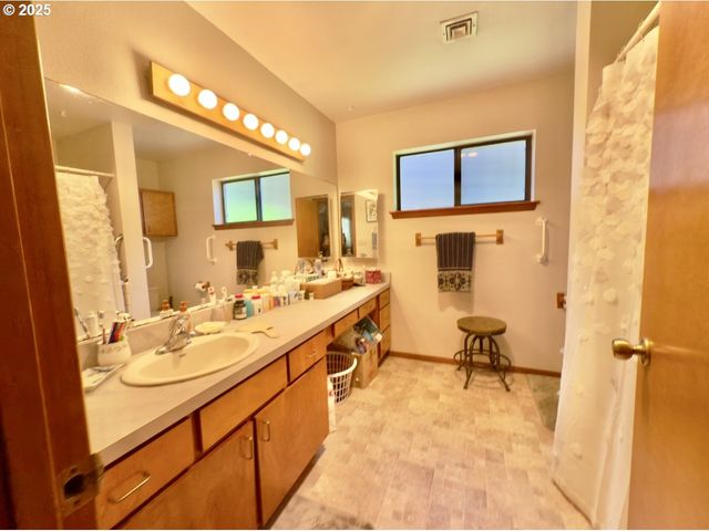 1470 GLENWOOD Dr, Brookings, OR 97415