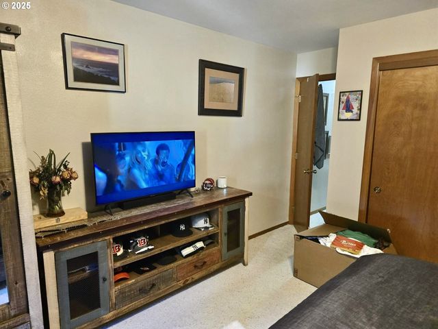 1470 GLENWOOD Dr, Brookings, OR 97415