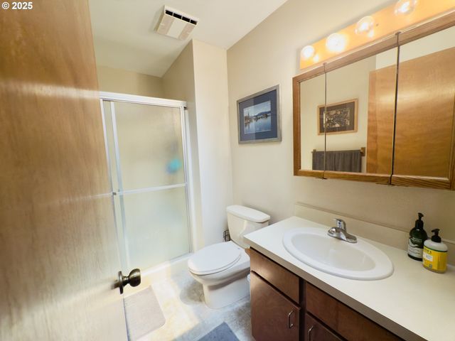 1470 GLENWOOD Dr, Brookings, OR 97415