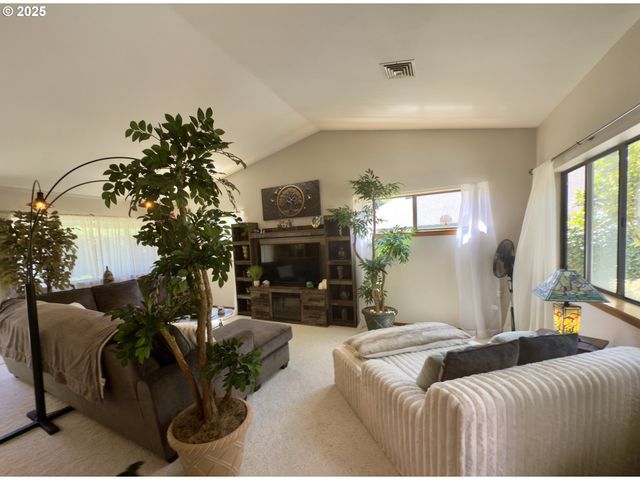 1470 GLENWOOD Dr, Brookings, OR 97415
