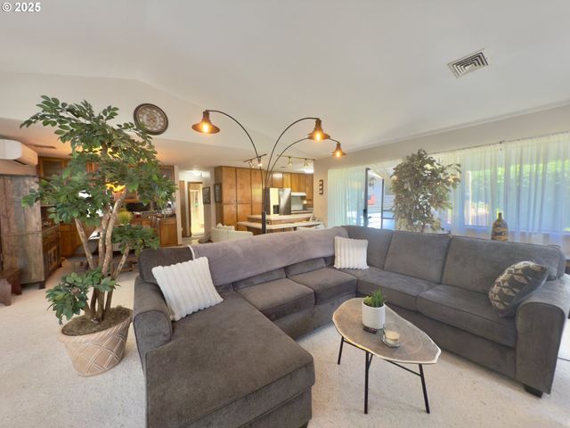 1470 GLENWOOD Dr, Brookings, OR 97415