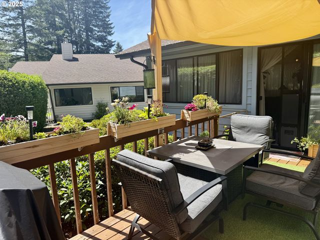 1470 GLENWOOD Dr, Brookings, OR 97415