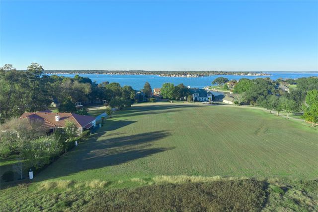 62 Lake Estates Drive, Montgomery, TX 77356