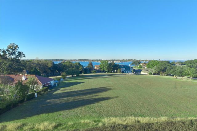 62 Lake Estates Drive, Montgomery, TX 77356