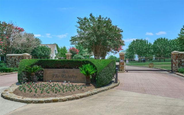 62 Lake Estates Drive, Montgomery, TX 77356