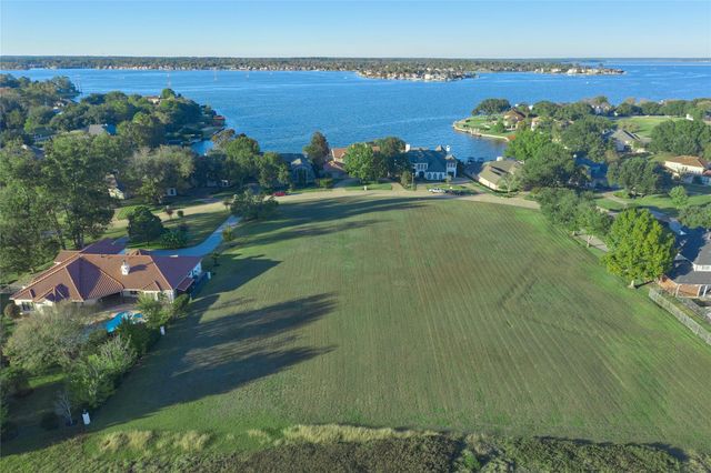 62 Lake Estates Drive, Montgomery, TX 77356