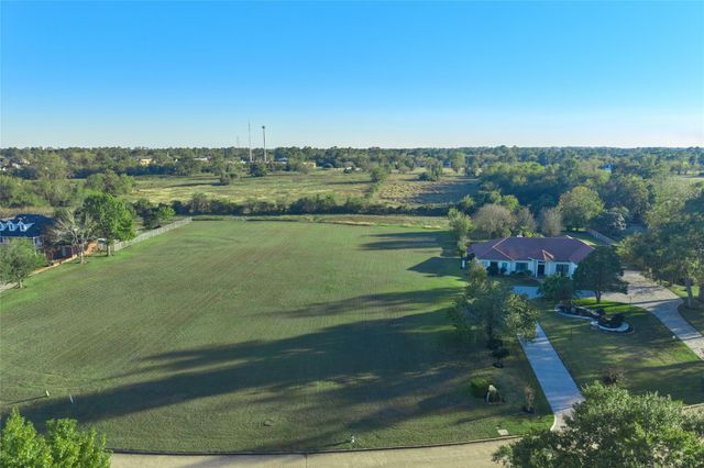 62 Lake Estates Drive, Montgomery, TX 77356