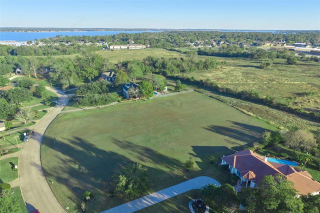 62 Lake Estates Drive, Montgomery, TX 77356