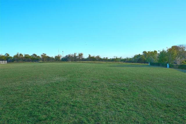 62 Lake Estates Drive, Montgomery, TX 77356