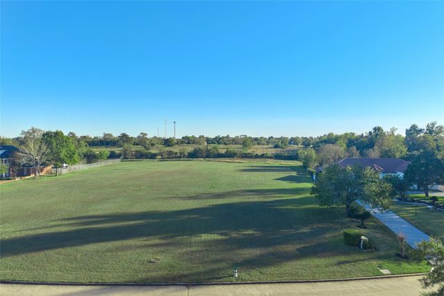 62 Lake Estates Drive, Montgomery, TX 77356