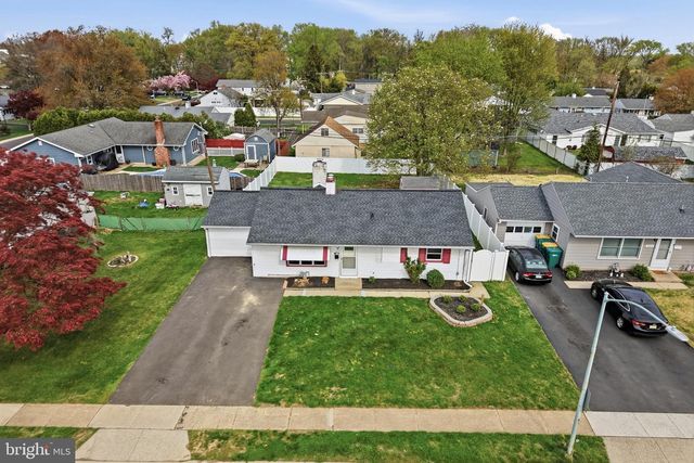 284 N OLDS BLVD, Fairless Hills, PA 19030