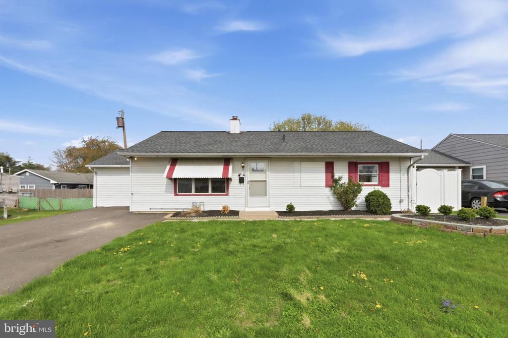 284 N OLDS BLVD, Fairless Hills, PA 19030