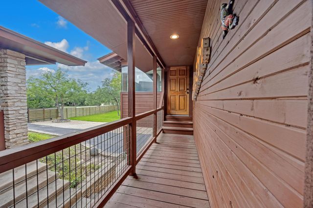 22223 Oban DR, Briarcliff, TX 78669