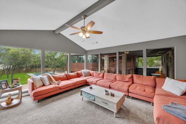 22223 Oban DR, Briarcliff, TX 78669