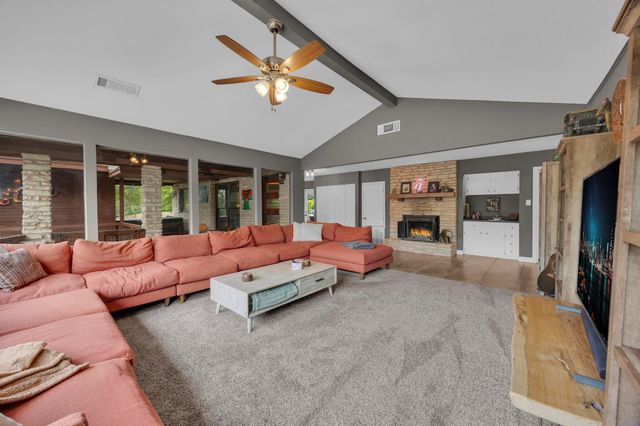 22223 Oban DR, Briarcliff, TX 78669