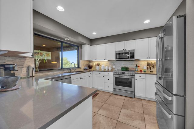 22223 Oban DR, Briarcliff, TX 78669
