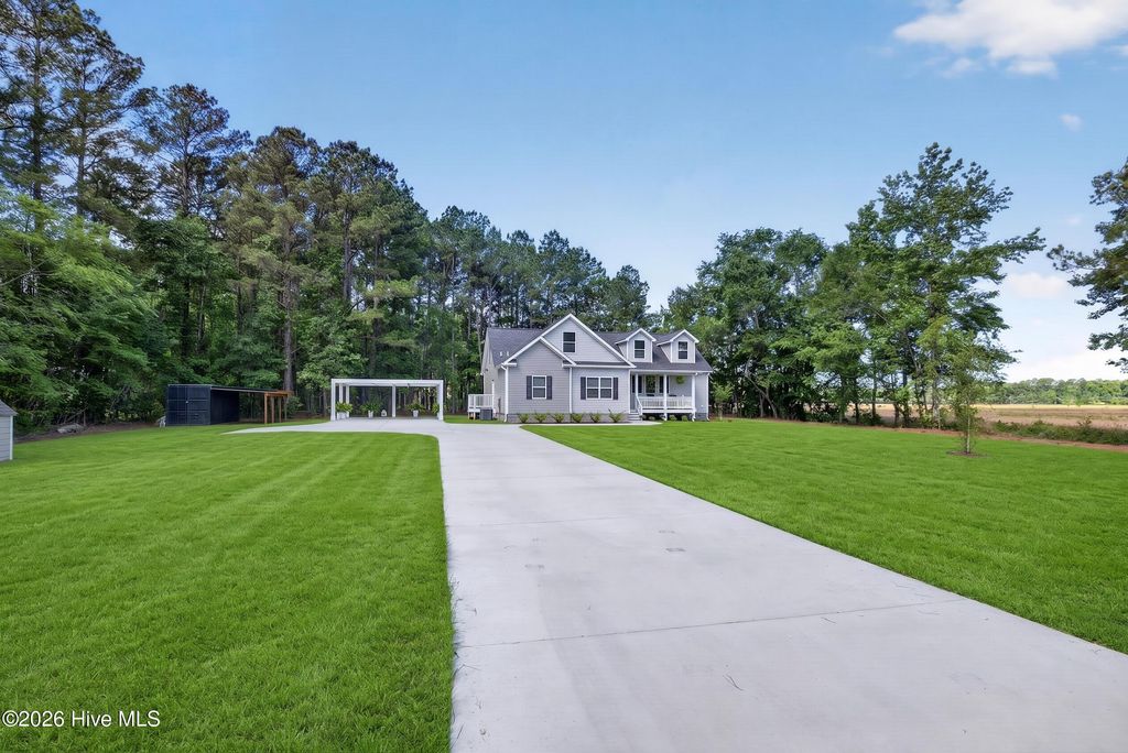451 Governors Road SE, Winnabow, NC 28479