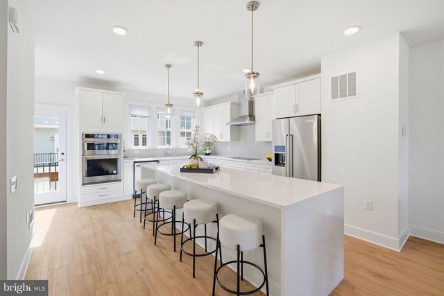 10817 CEDAR AVE, Fairfax, VA 22030