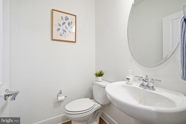 10817 CEDAR AVE, Fairfax, VA 22030