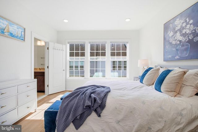 10817 CEDAR AVE, Fairfax, VA 22030