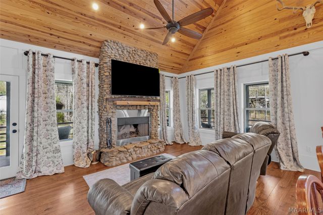 272 Briar Loop Road, Deatsville, AL 36022