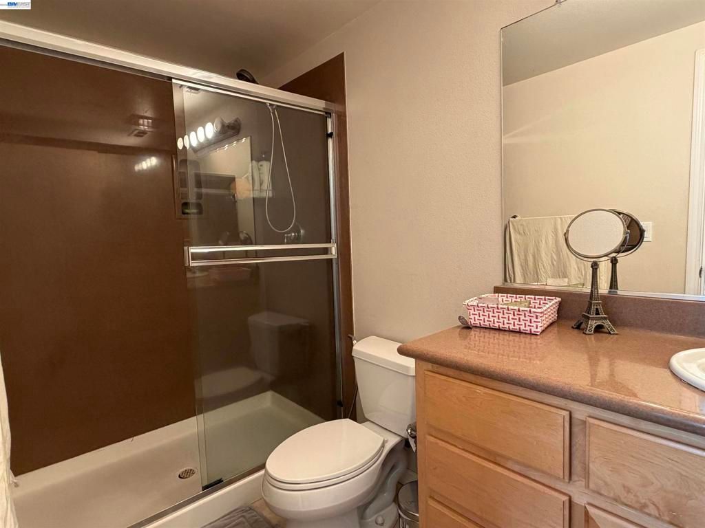 Image 14 of property listing at 726 S Escuela Dr, Mountain House, CA 95391