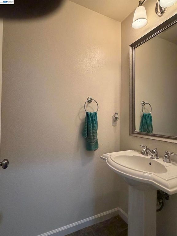 Image 15 of property listing at 726 S Escuela Dr, Mountain House, CA 95391