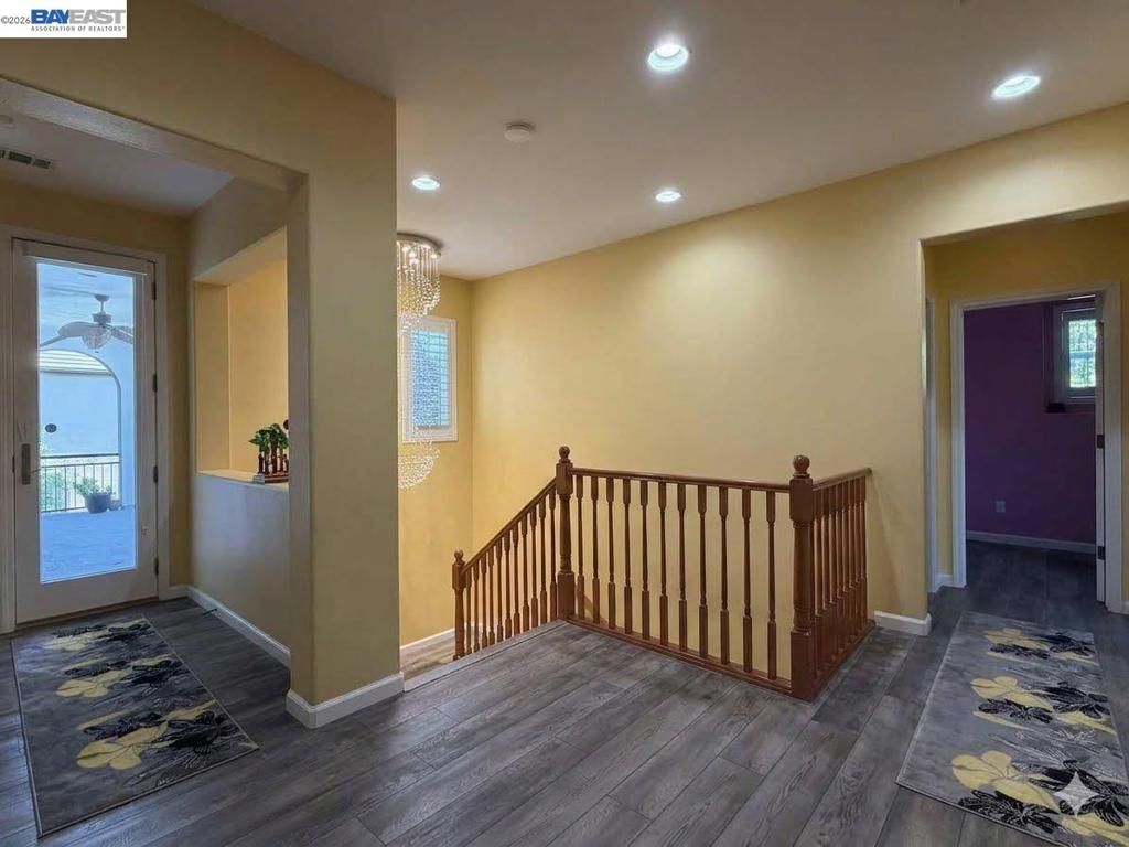 Image 16 of property listing at 726 S Escuela Dr, Mountain House, CA 95391
