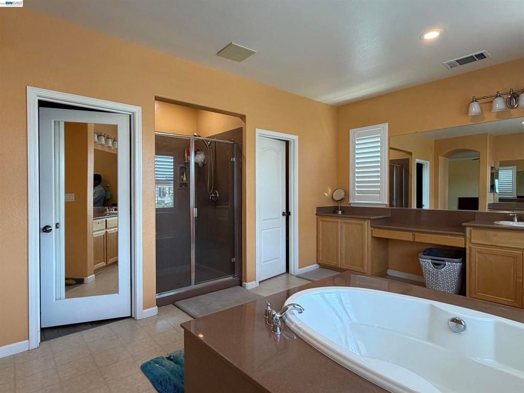 Image 22 of property listing at 726 S Escuela Dr, Mountain House, CA 95391