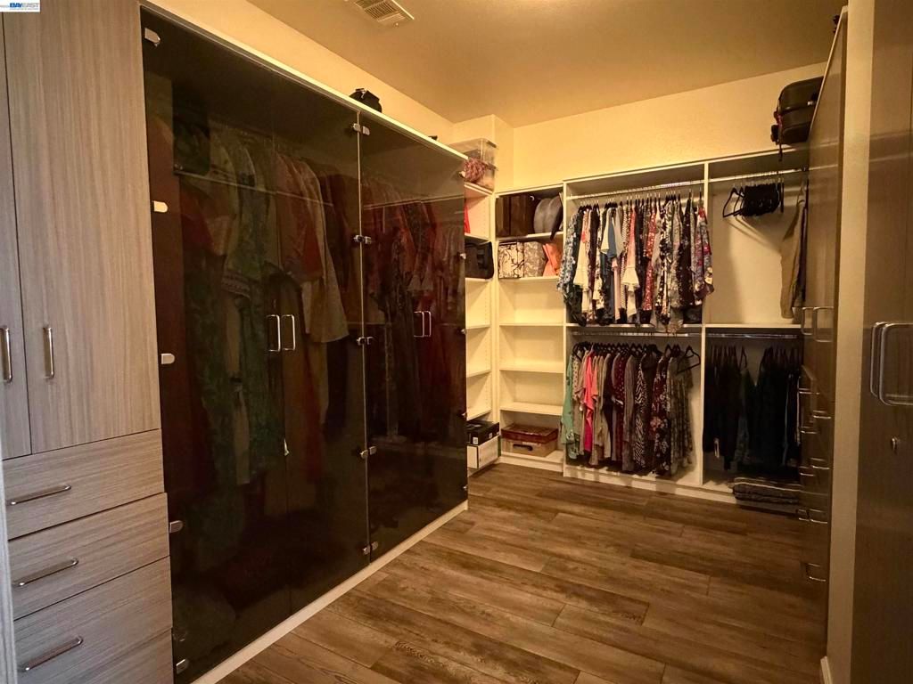Image 23 of property listing at 726 S Escuela Dr, Mountain House, CA 95391