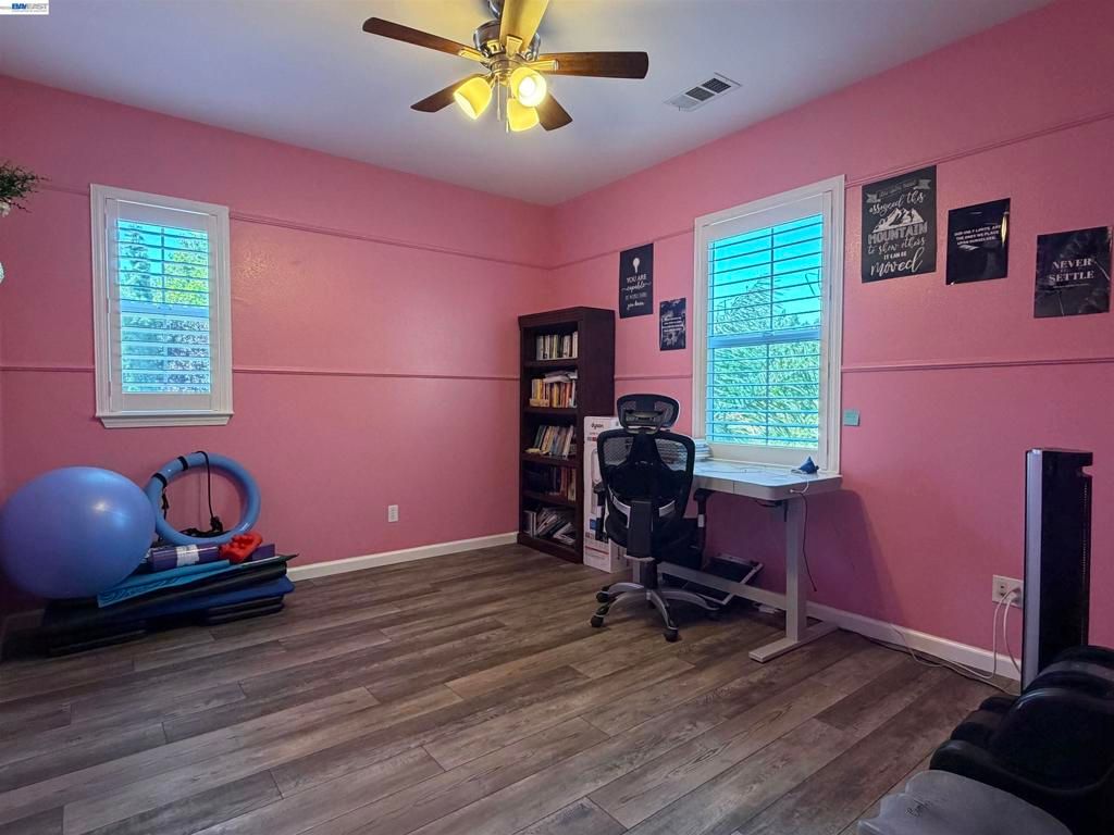 Image 27 of property listing at 726 S Escuela Dr, Mountain House, CA 95391