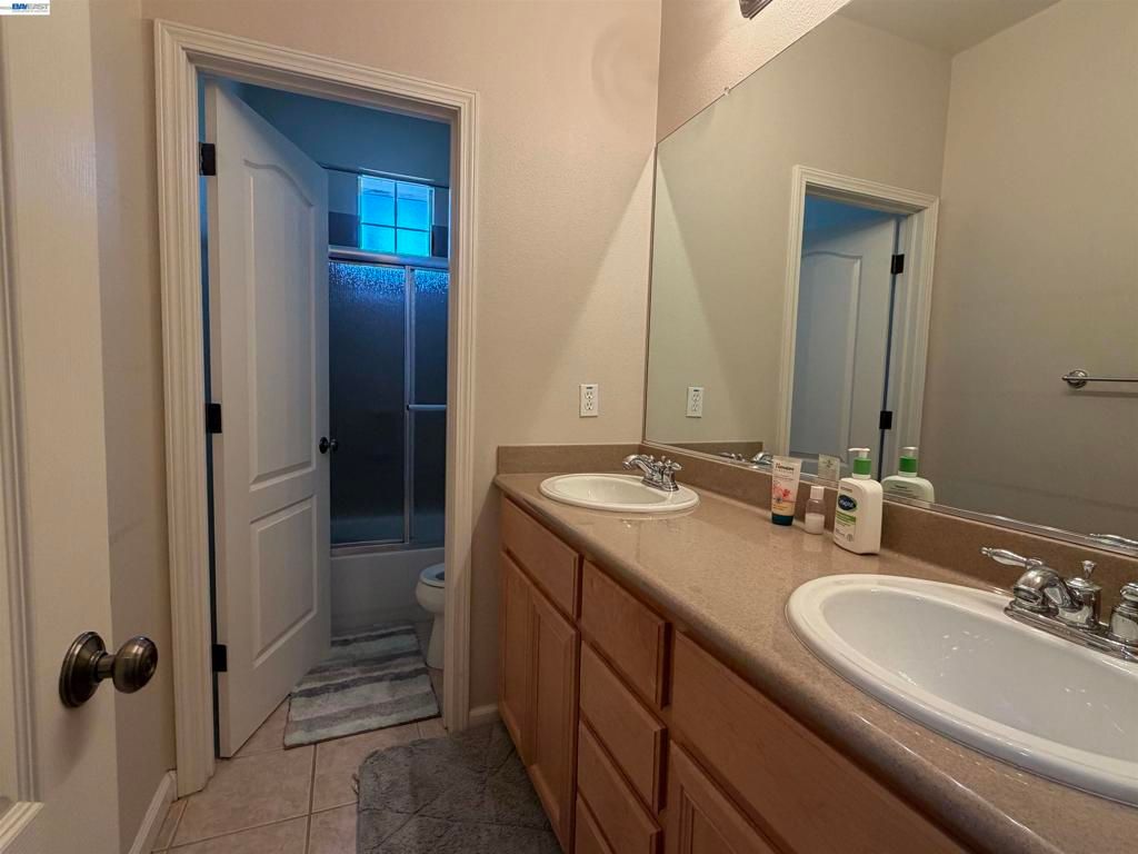 Image 29 of property listing at 726 S Escuela Dr, Mountain House, CA 95391