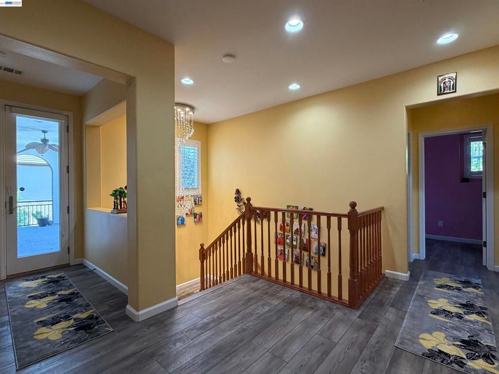Image 30 of property listing at 726 S Escuela Dr, Mountain House, CA 95391
